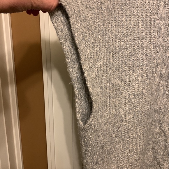 Tommy Hilfiger Cable Knit Sweater - Picture 5 of 7